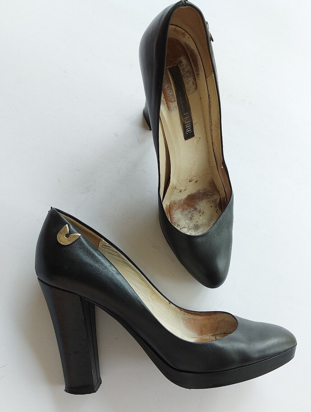 Gianfranco Ferre Leather Pumps size 7